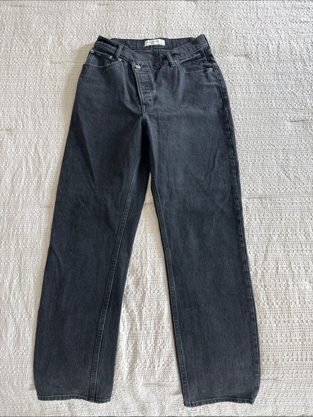 Women’s Black Straight-Leg Jeans Abercrombie and Fitch